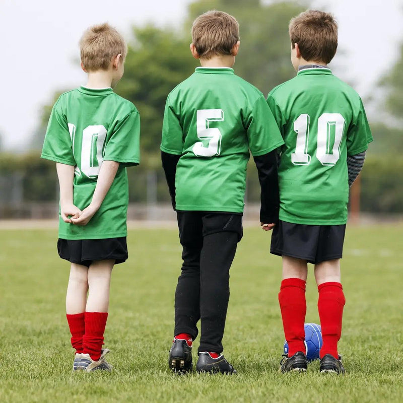 יוצאים לדרך בסטייל: חליפות כדורגל לילדים הכי מושלמות לקיץ-Strikers